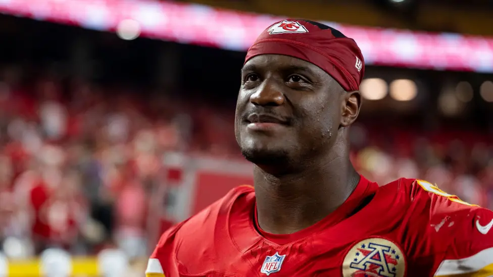 Kenneth Walker Stars as Taylor Swift and Tom Cruise Watch Chiefs Make Huge NFL Statement